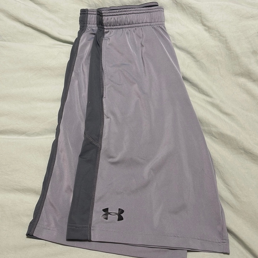 Men’s Under Armour Athletic Shorts Grey Drawstring Pocket
